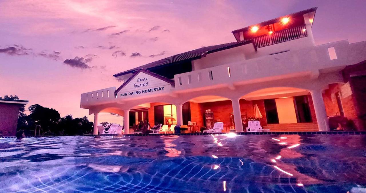 Bua Daeng Homestay Resort Kumphawapi Екстер'єр фото