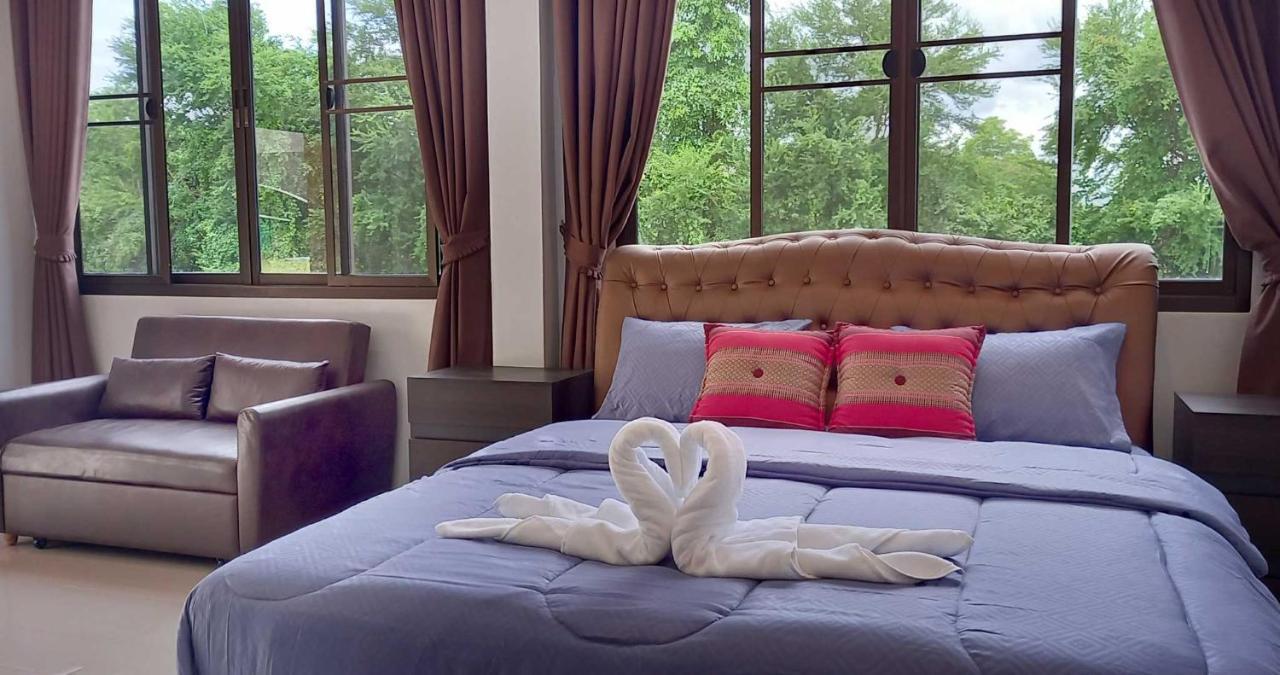 Bua Daeng Homestay Resort Kumphawapi Екстер'єр фото