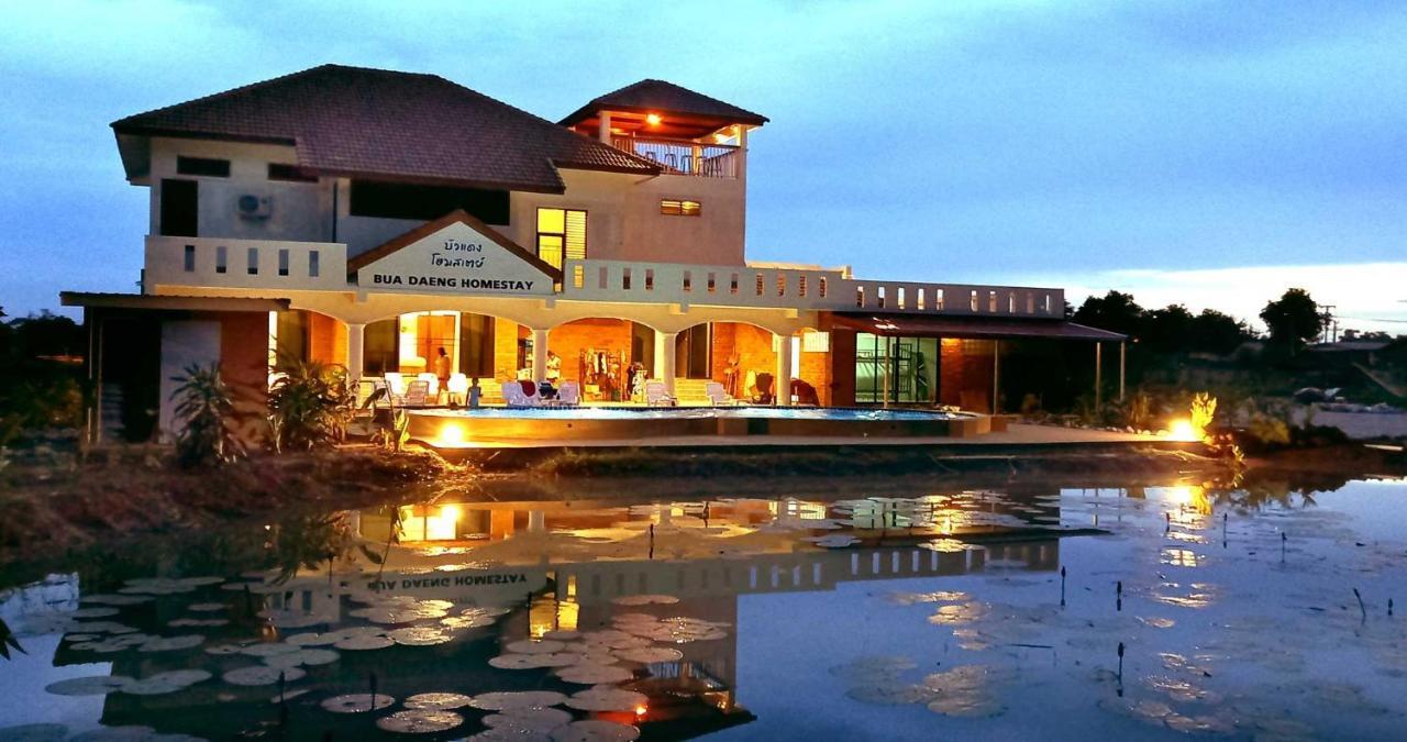 Bua Daeng Homestay Resort Kumphawapi Екстер'єр фото