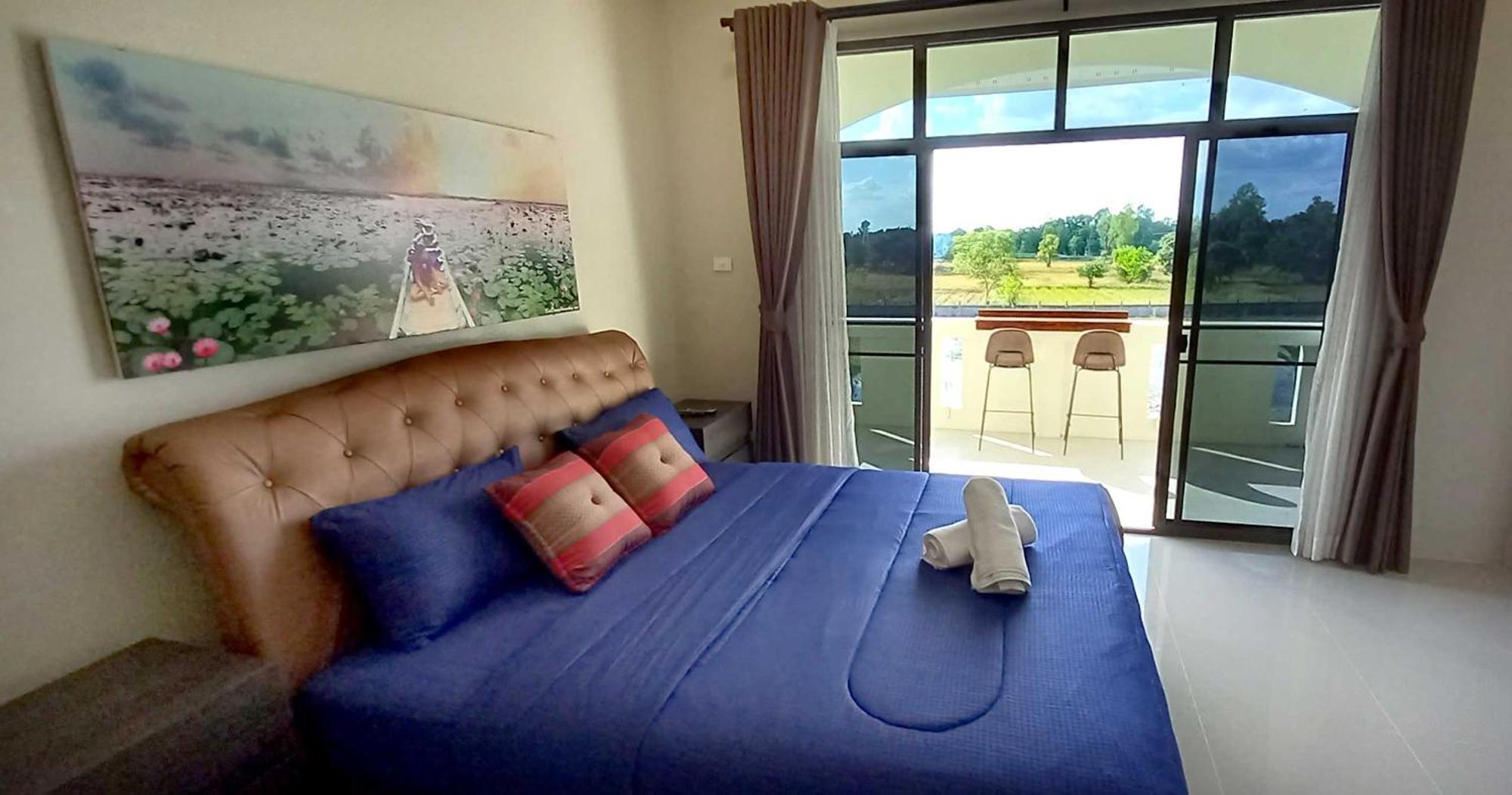Bua Daeng Homestay Resort Kumphawapi Екстер'єр фото