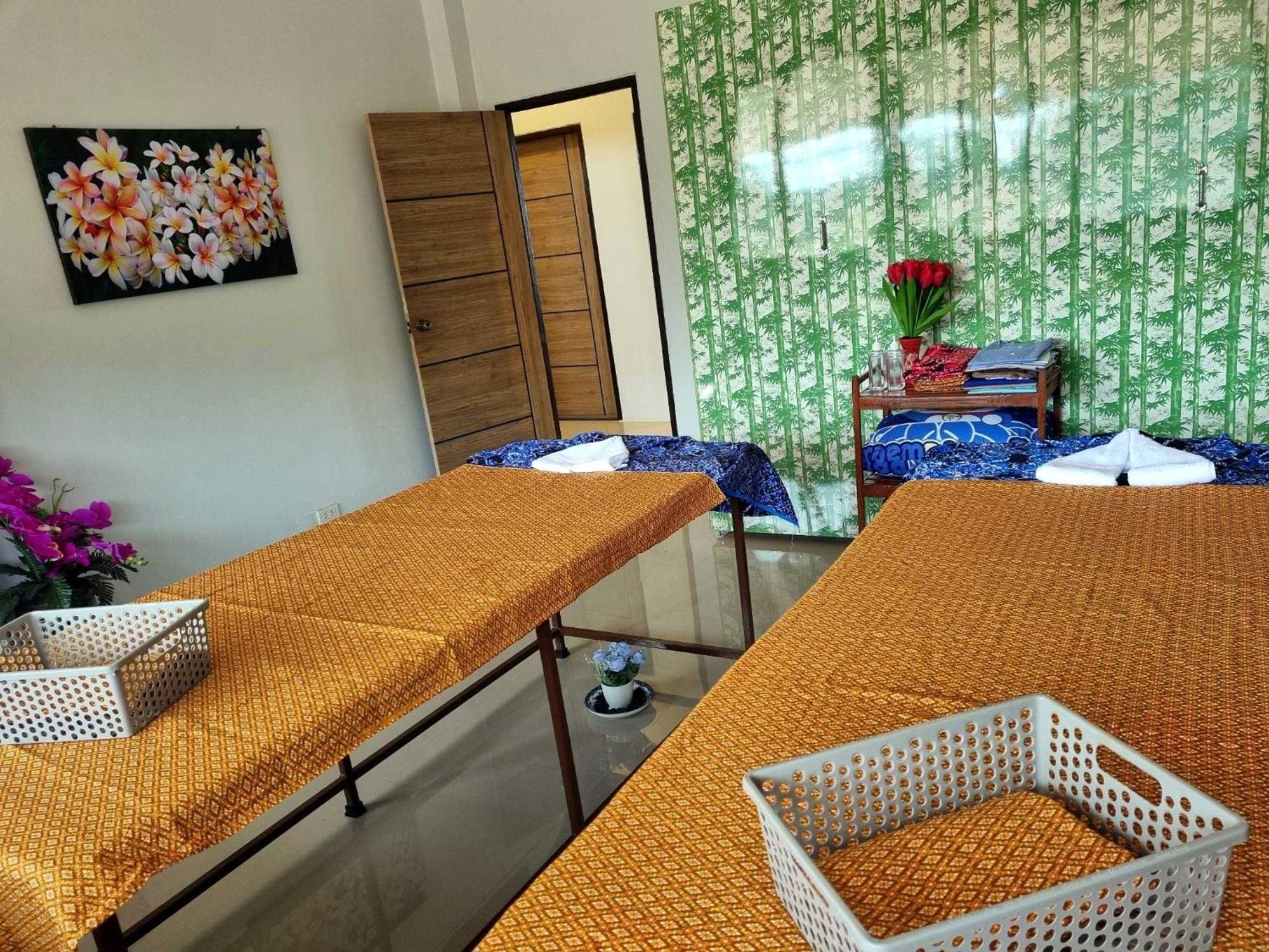 Bua Daeng Homestay Resort Kumphawapi Екстер'єр фото