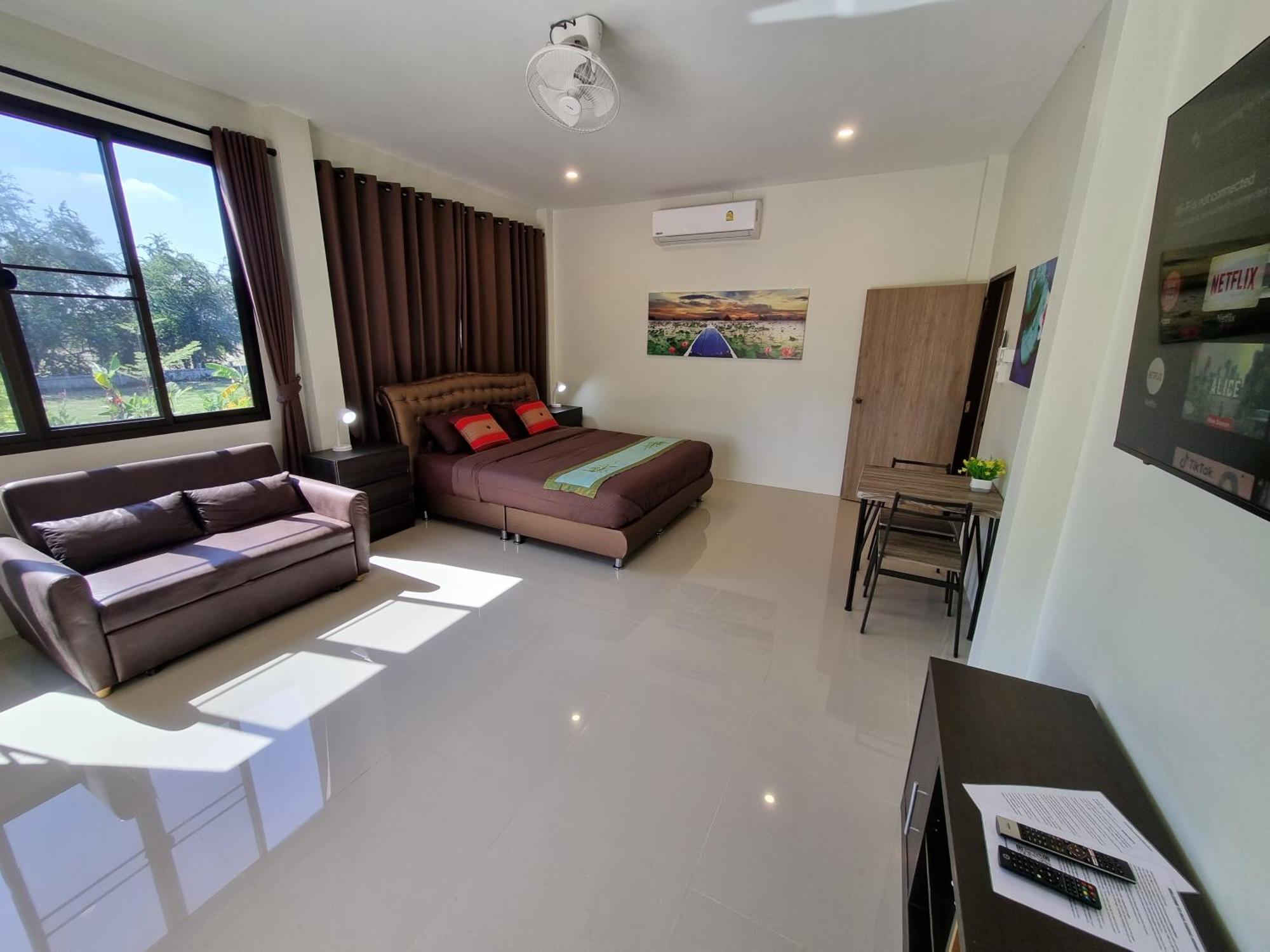 Bua Daeng Homestay Resort Kumphawapi Екстер'єр фото