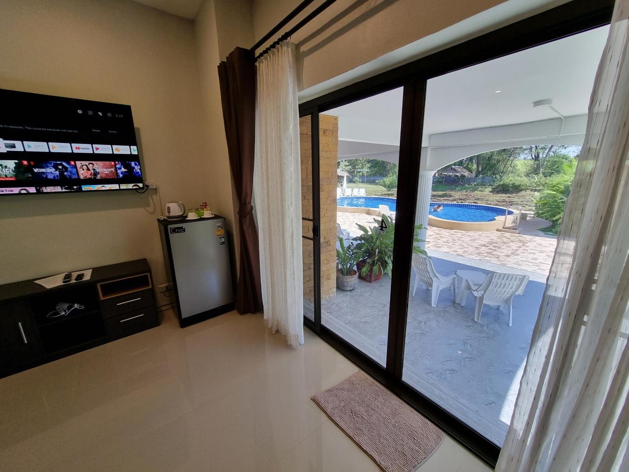Bua Daeng Homestay Resort Kumphawapi Екстер'єр фото