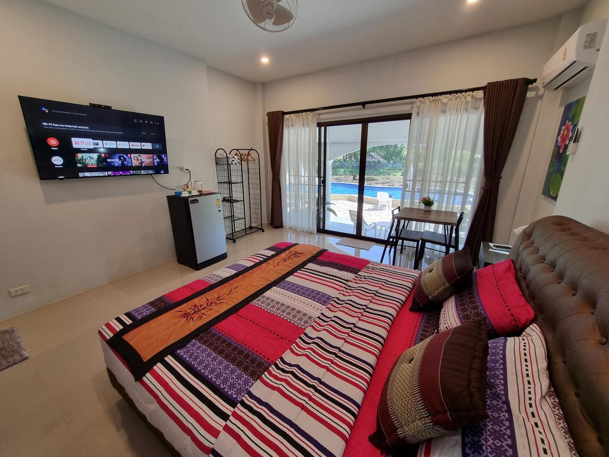 Bua Daeng Homestay Resort Kumphawapi Екстер'єр фото