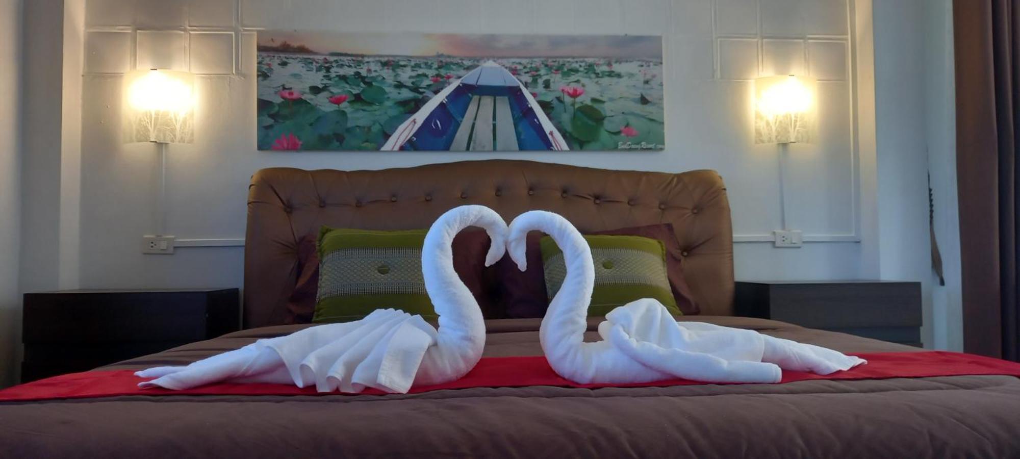 Bua Daeng Homestay Resort Kumphawapi Екстер'єр фото
