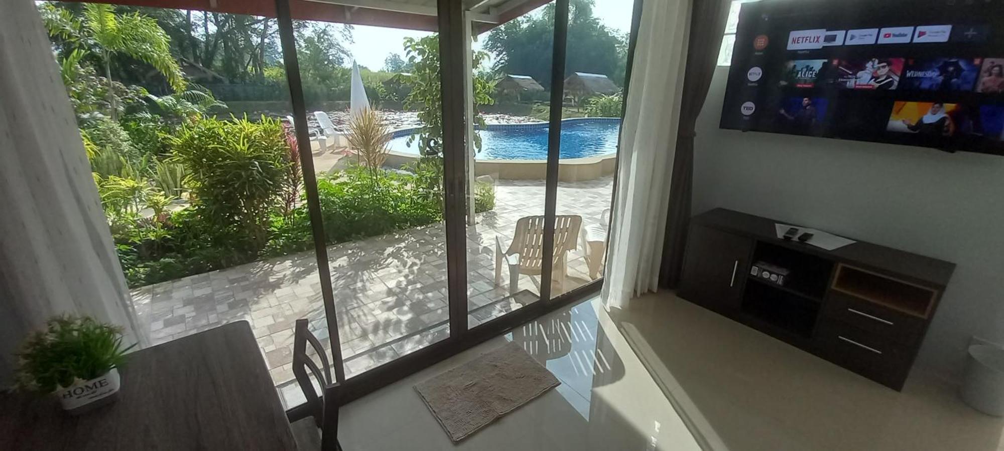 Bua Daeng Homestay Resort Kumphawapi Екстер'єр фото