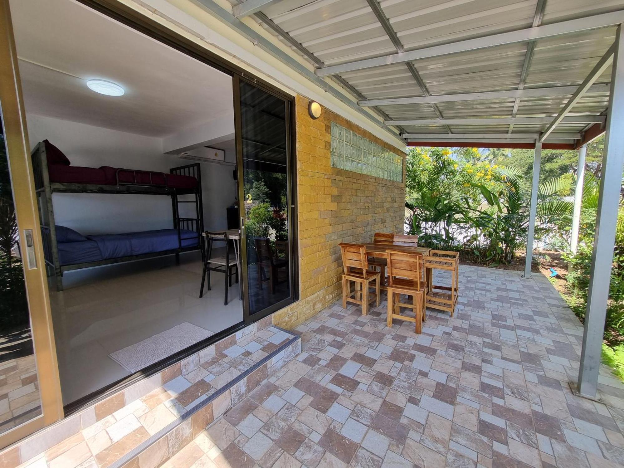 Bua Daeng Homestay Resort Kumphawapi Екстер'єр фото