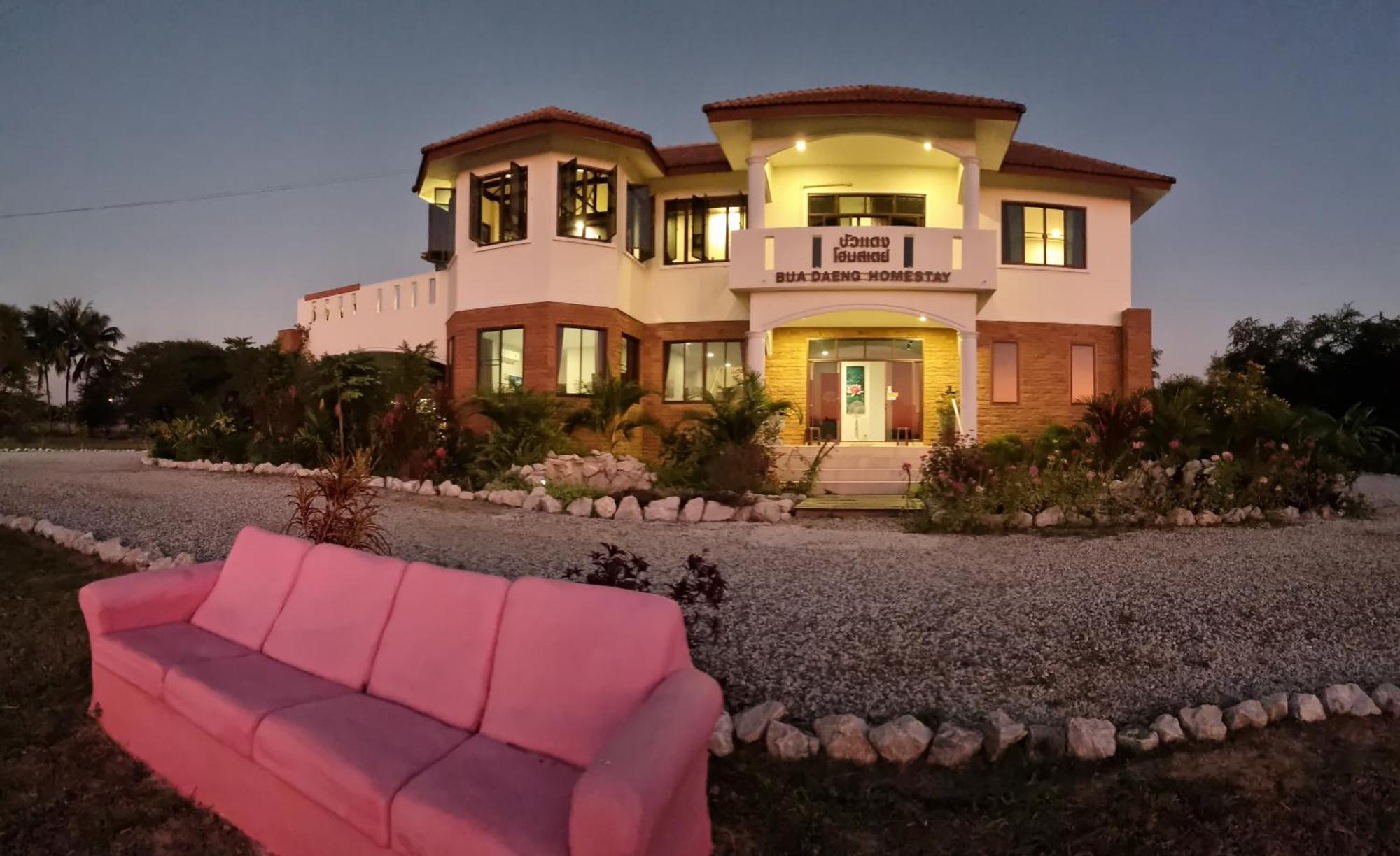 Bua Daeng Homestay Resort Kumphawapi Екстер'єр фото